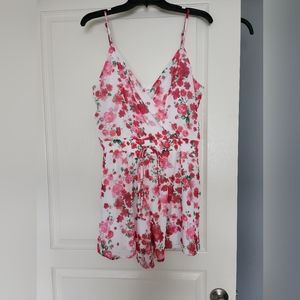 NWT ROW A ROMPER, RED & WHITE FLOWER PATTERN, SIZE LARGE